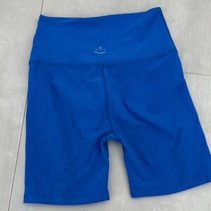 Beyond Yoga Women's Spacedye Blue Bike Shorts Large